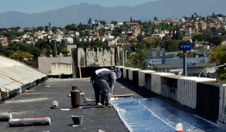 Se avanza en el plan de obras para el mejoramiento edilicio de las escuelas de la Provincia*