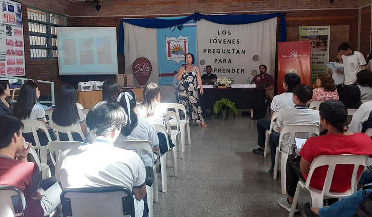 Fotografía Exitoso encuentro de estudiantes secundarios con empresarios del sector turístico