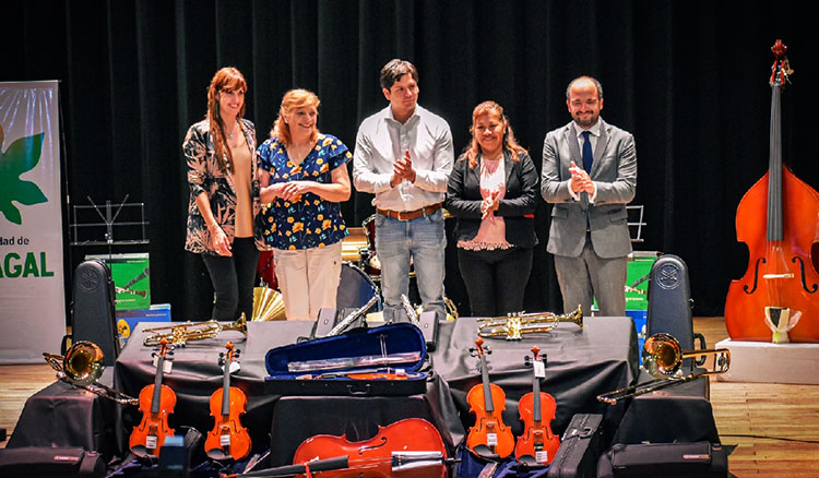 Fotografía: Orquesta infanto juvenil: entrega de instrumentos para Tartagal 