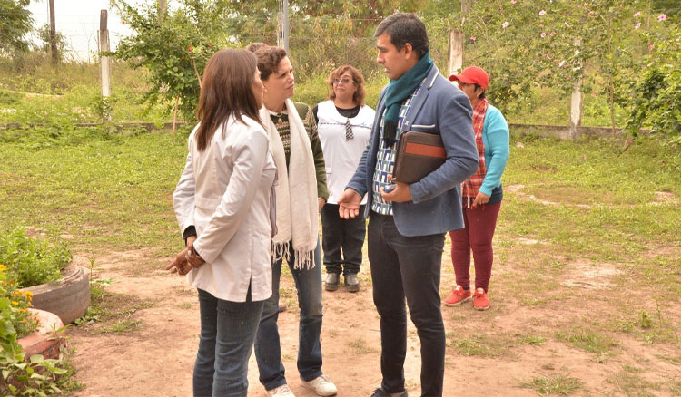 Fotografía: Fiore recorrió escuelas en Colonia Santa Rosa