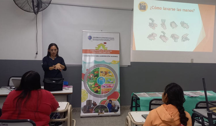 Fotografía: Educación capacitó sobre manipulación e higiene de los alimentos en la técnica “Otto Krause”
