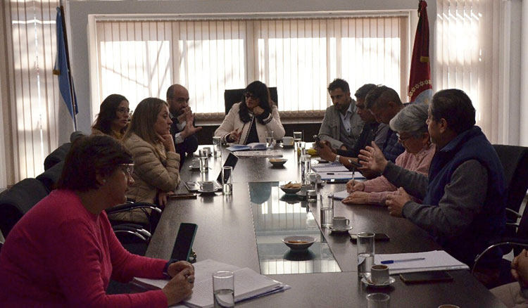 Fotografía: Se realiza la tercera mesa técnica con gremios docentes