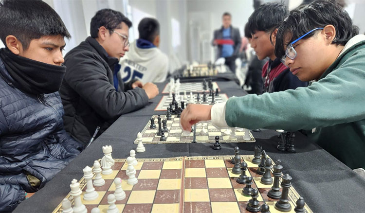 Gran participación de estudiantes secundarios en el Torneo Intercolegial de Ajedrez Fotografía: Gran participación de estudiantes secundarios en el Torneo Intercolegial de Ajedrez