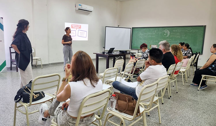 Fotografía: Docentes de colegios secundarios se capacitaron en el Programa Debate Joven