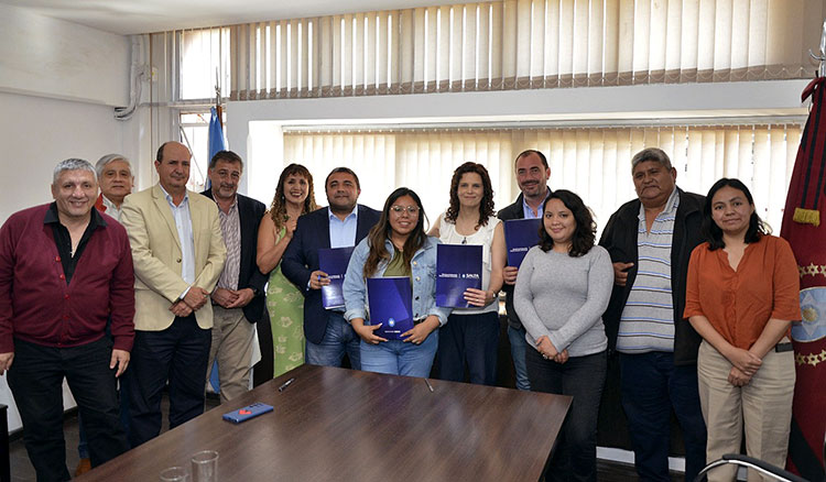 Fotografía: Educación firma convenios con los Municipios para sumar pasantías y capacitaciones