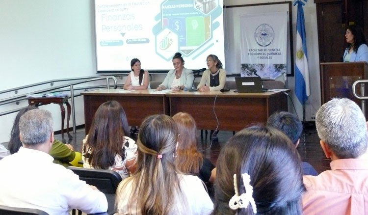 Fotografía: Se presentaron nuevas orientaciones para fortalecer la Educación Financiera en la Secundaria