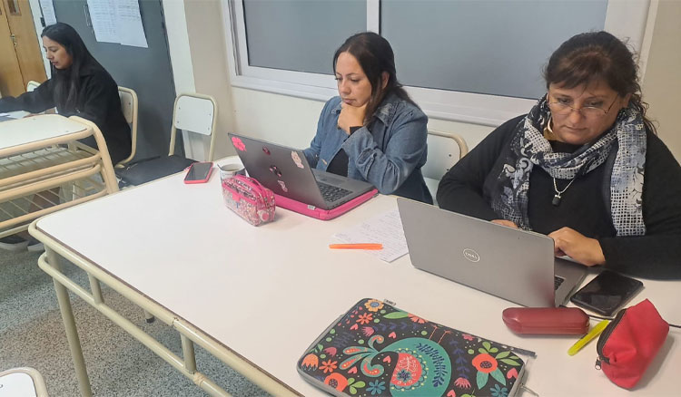 Fotografía: Continúan en abril las inscripciones para finalizar el Secundario de manera Virtual