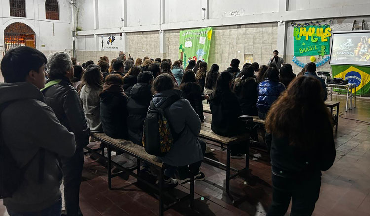Fotografía: Estudiantes del Instituto de Idiomas participaron de una charla íntegramente en portugués