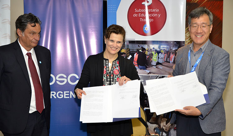 Educación y POSCO Argentina firmaron un convenio de cooperación