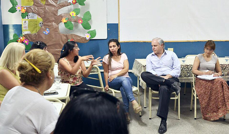 Cánepa dialogó con docentes de la zona sudeste de la capital